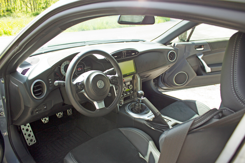 Illustration for article titled How the 2020 Toyota Supra Compares to the Toyota 86 in Real-World Driving